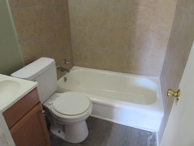 Building Photo - Duplex Unit