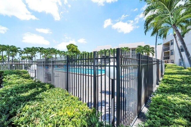 Building Photo - 10525 SW 112th Ave