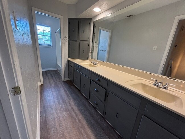 Building Photo - Eastwood on the Bayou