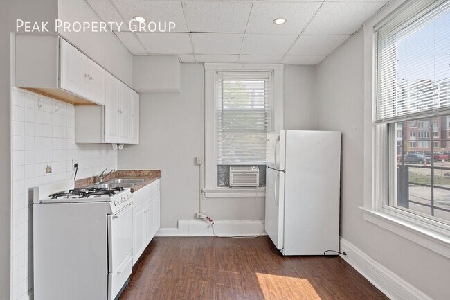 Building Photo - 2549 University Ct