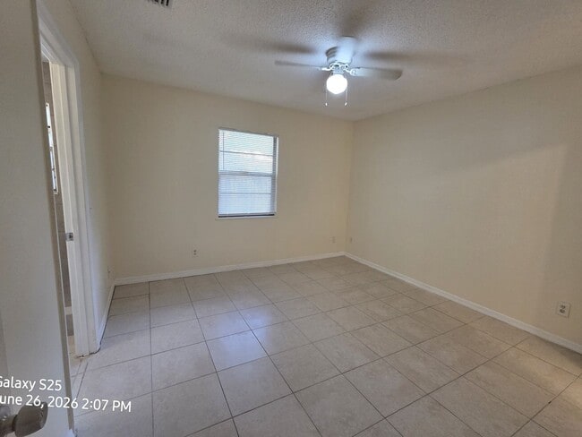 Building Photo - Cute Rental Home on Dead End Street w/large yard