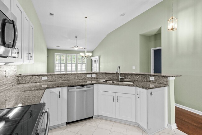 Building Photo - 156 Parmelee Dr