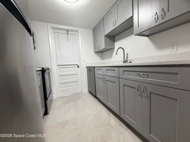 Building Photo - 154 Crescent Beach Dr