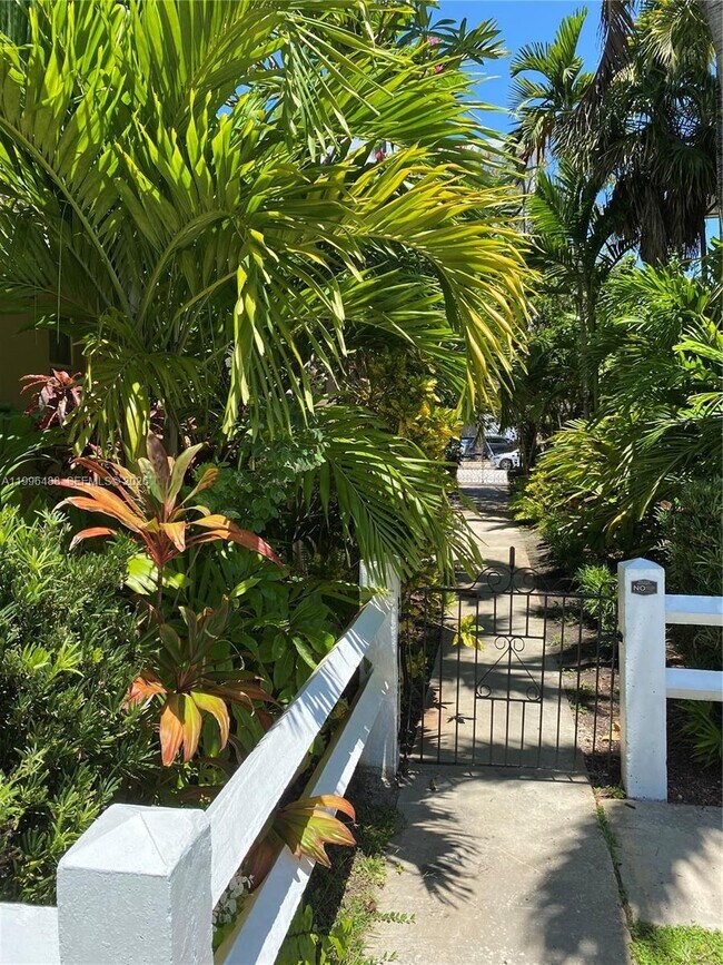 Building Photo - 40 Almeria Ave