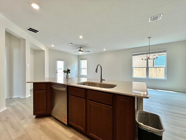Building Photo - Spacious & Updated 4/BR 3/5/BA Home with M...