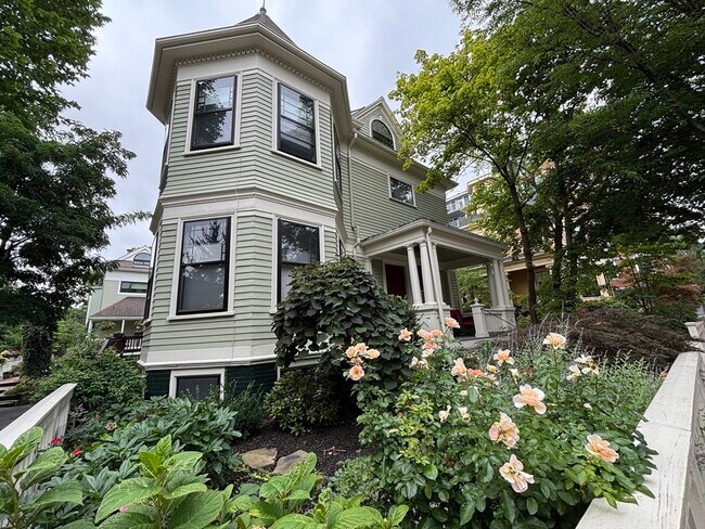 Building Photo - 328 Harvard St