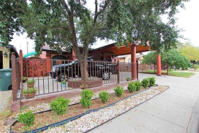 Building Photo - 712 Zebra Dr