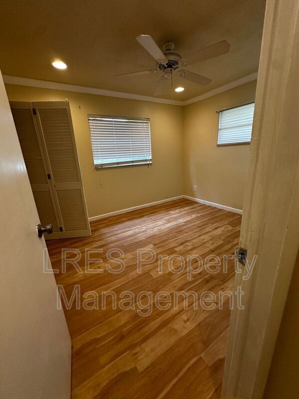 Building Photo - 2719 Merrie Oaks Rd