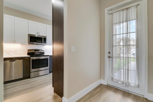 Building Photo - 726 SW Aruba Bay