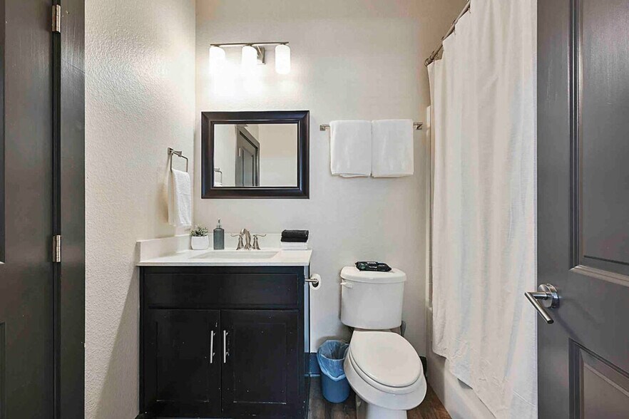 Building Photo - 4304 Oaklawn St