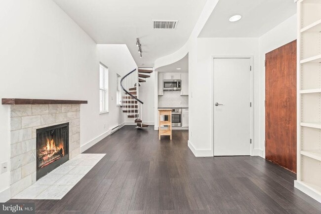 Building Photo - 2114 N St NW