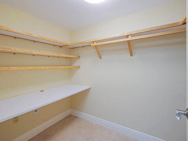 Building Photo - 4600 Jimmy Buffett Mem Hwy