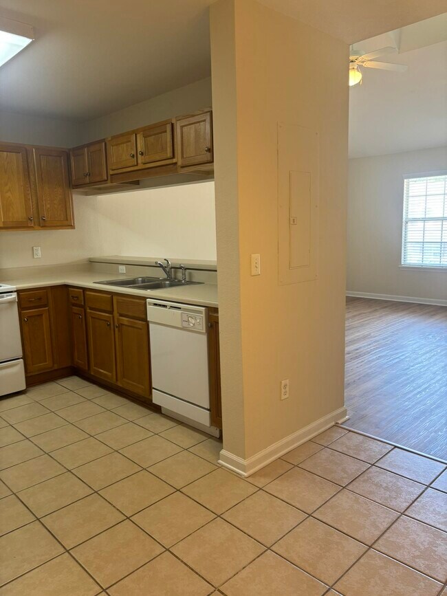 Building Photo - 4434 Gearhart Rd