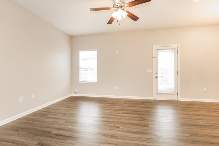 Building Photo - 1724 Sunray Dr
