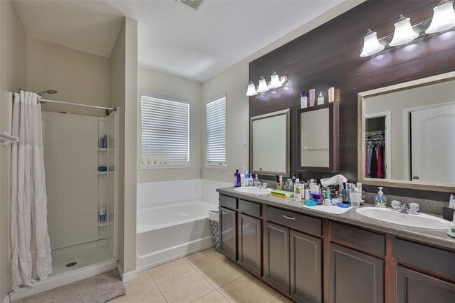 Building Photo - 1703 Bonita Bluff Ct