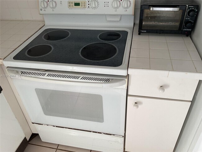 Building Photo - 516 Saxony Dr