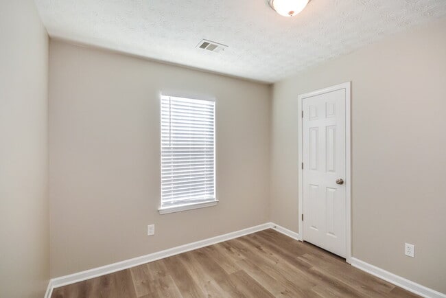 Building Photo - 5621 Winchester Pl