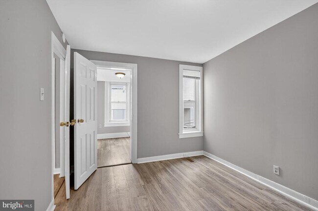 Building Photo - 116 McClellan St