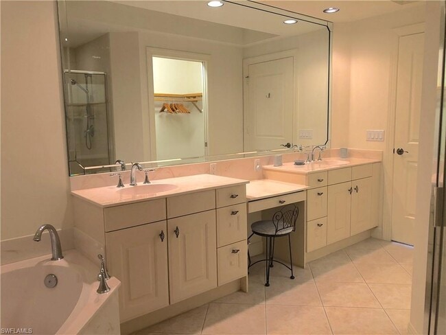 Building Photo - 14380 Riva Del Lago Dr