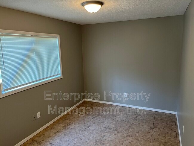 Building Photo - 636 Frayser Dr
