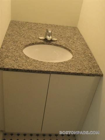 Building Photo - 461 Park Dr