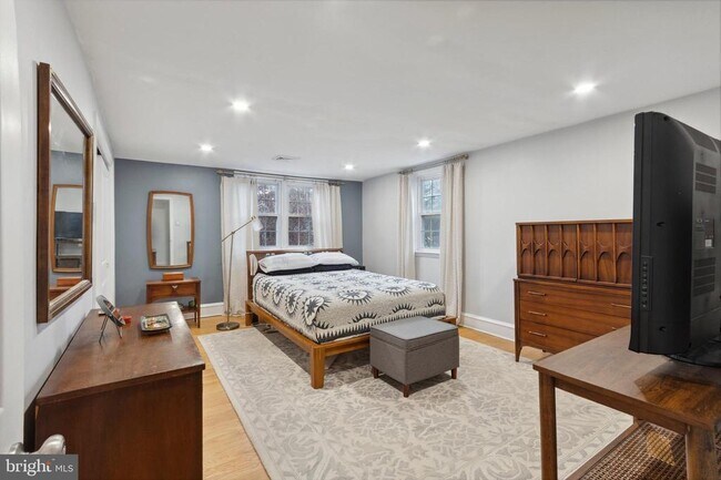 Building Photo - 1420 Lawndale Ave