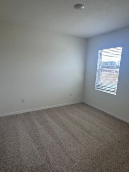 Building Photo - 2309 Hidden Palm Dr