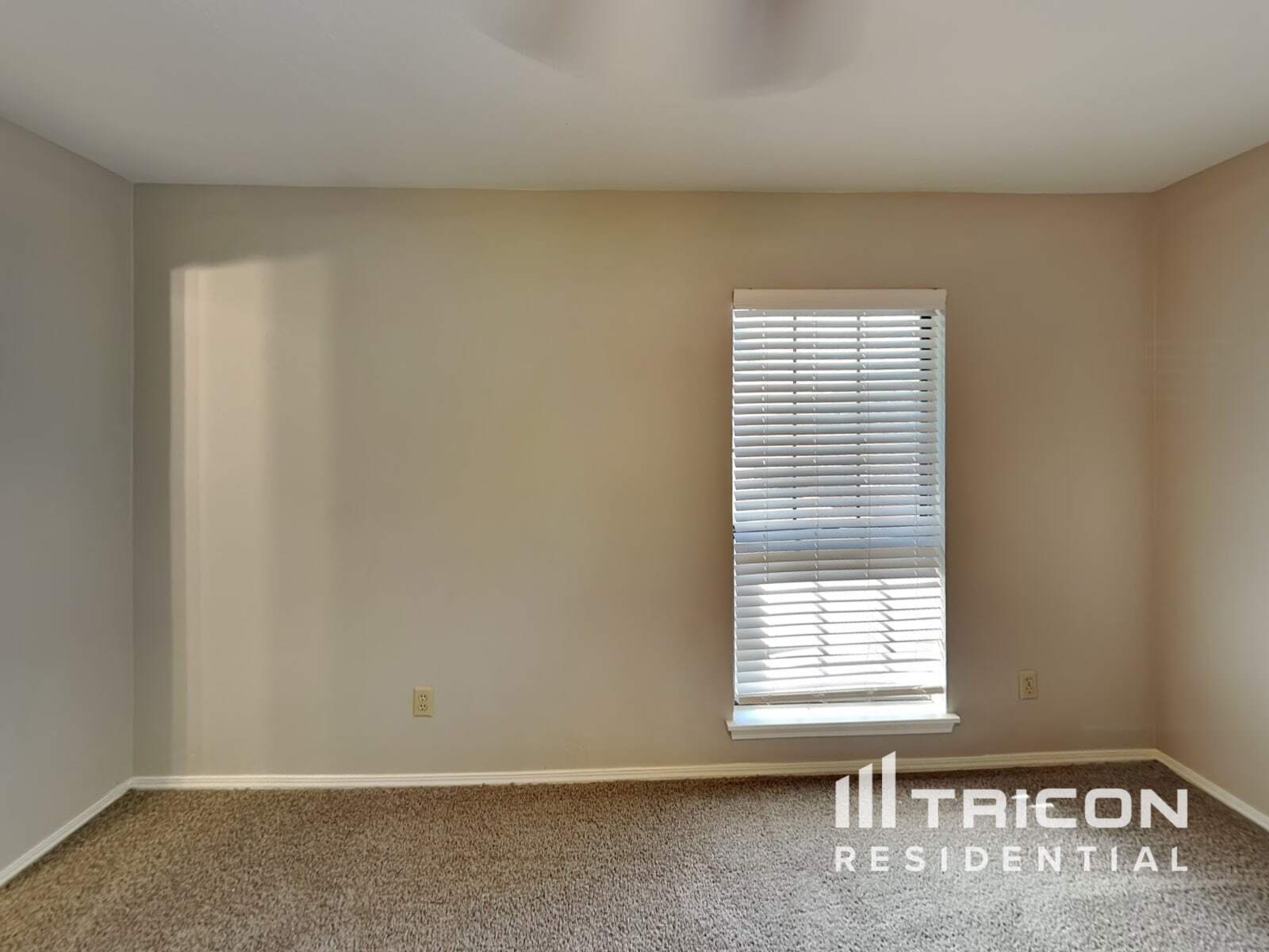 Building Photo - 1378 Southridge Dr