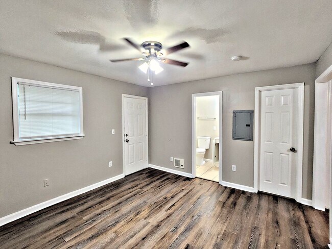 Building Photo - 3900 Rucker Cir SW