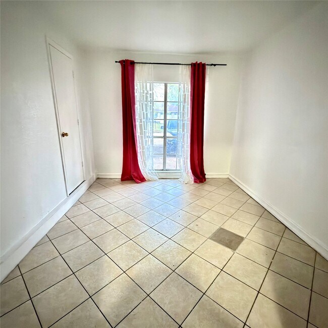 Building Photo - 6406 Tall Willow Dr