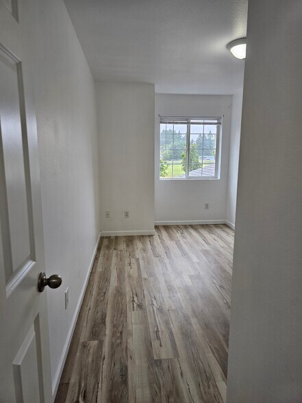 Building Photo - 2413 Conger Ave NW