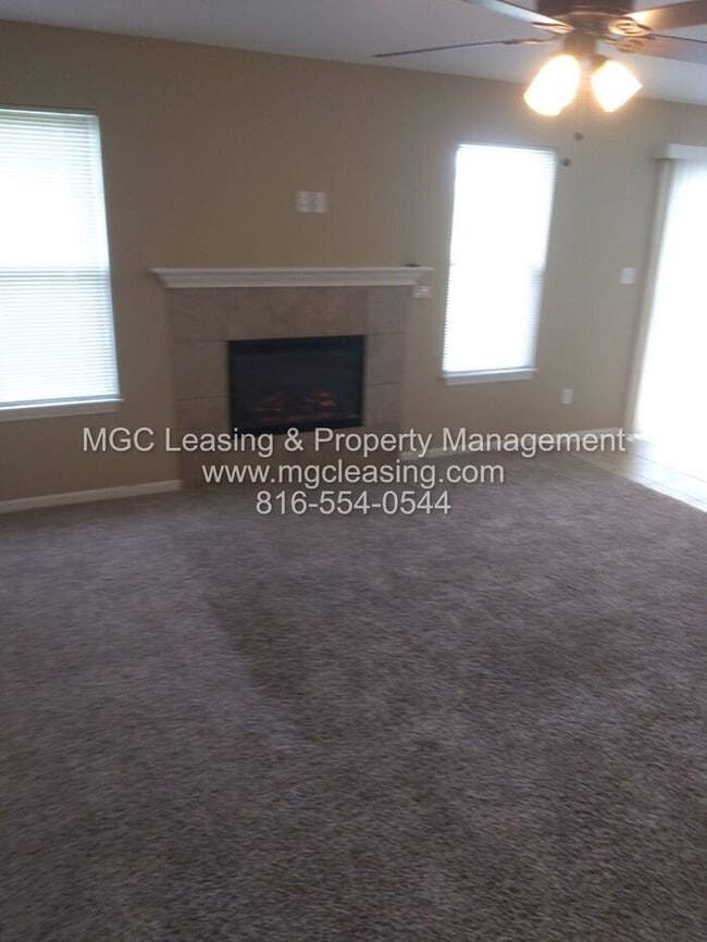 Building Photo - 3 Bedroom Townhome with 2-car Garage - Nor...