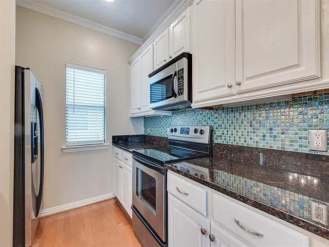 Kitchen - 2407 Stutz Dr