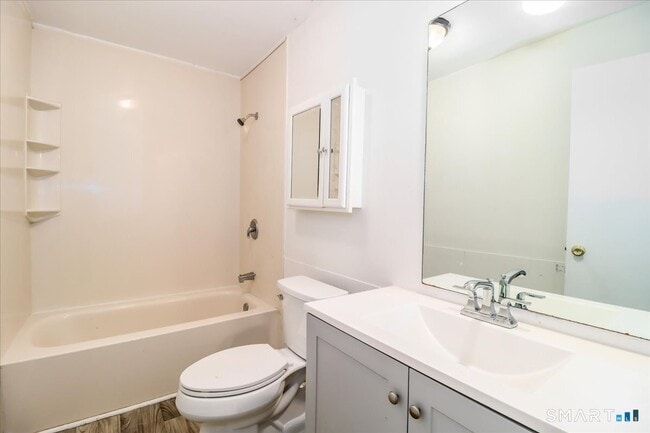 Building Photo - 171 Aspetuck Vlg