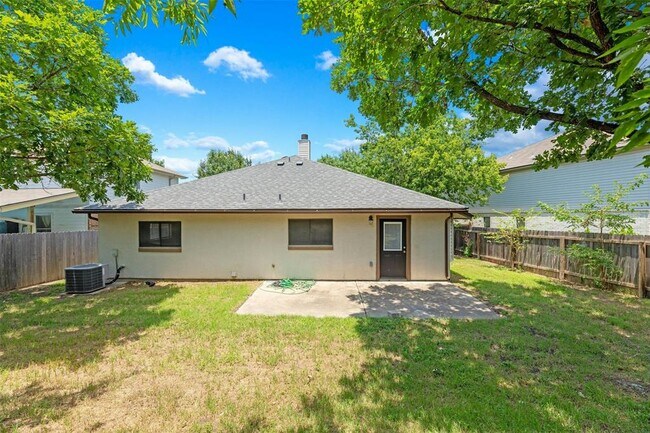 Building Photo - 705 Catumet Dr