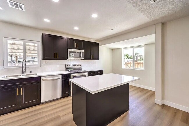 Building Photo - 3bed 2 bath plus Casita HUGE LOT for all your RV & recreational storage needs