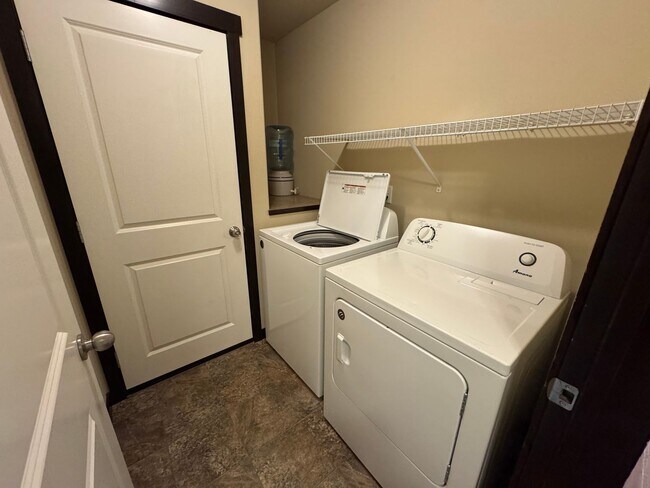Building Photo - Gorgeous Mount Vernon Home 3 bedroom 2.5 Bathroom
