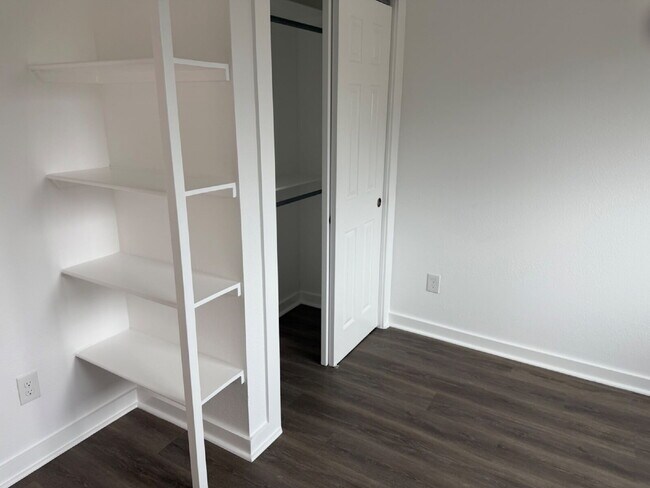 Building Photo - 7651 Oak Chase