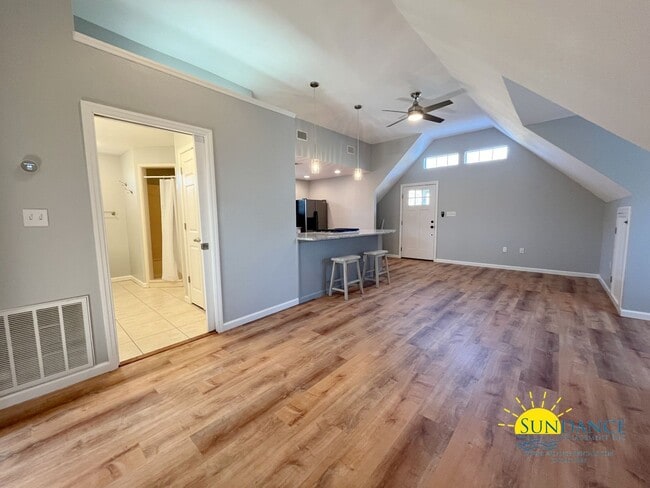 Building Photo - Exceptional 1 Bedroom Unit in Niceville!