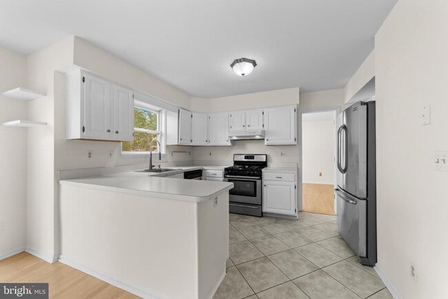 Building Photo - 53 Perilli Dr