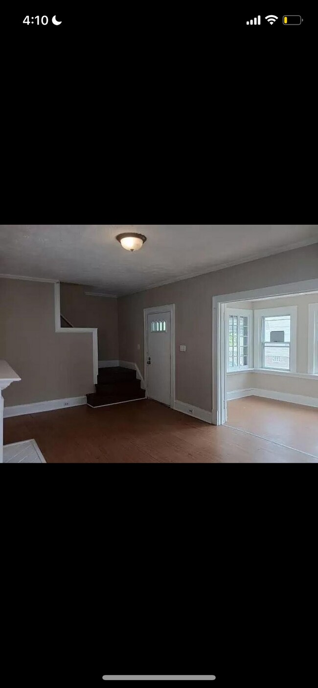 Building Photo - 203 W Ross Ave