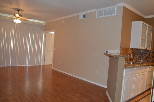 Primary Photo - 1701 E Colter St