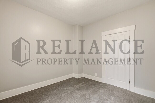 Building Photo - 619 Houser Dr