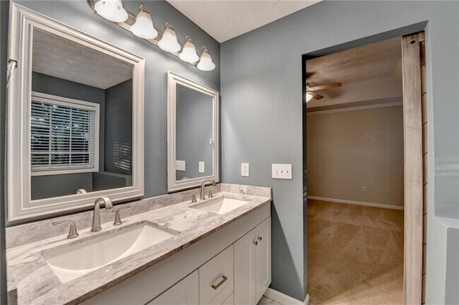 Building Photo - 310 Andrew Ridge Dr