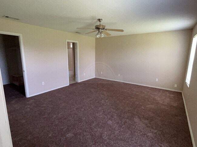 Building Photo - 3308 Lakecrest Dr