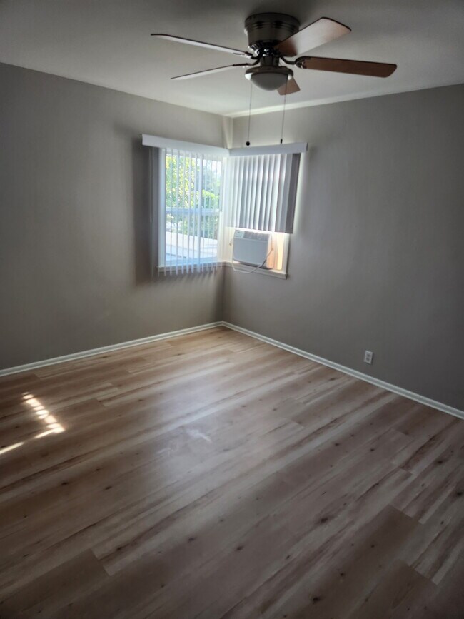 Building Photo - 613 E Washington Blvd