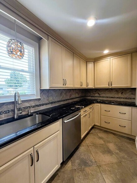 Building Photo - 23 Stein Ave