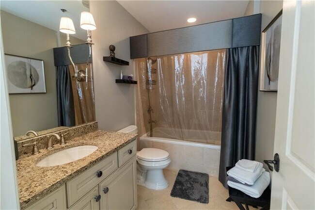 Building Photo - 2233 Peachtree Rd NE