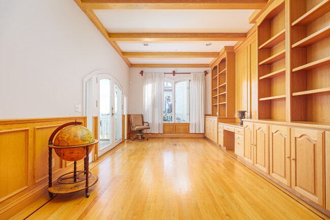 Building Photo - 17 Heron Dr