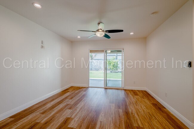 Building Photo - 4 Bedroom/2 Bath Home with an office and S...